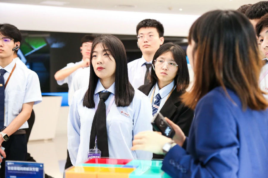 八维职业学校职业教育新典范技能人才的摇篮