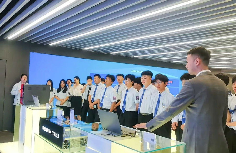 八维职业学校打造学子们就业启航站引领你走向成功