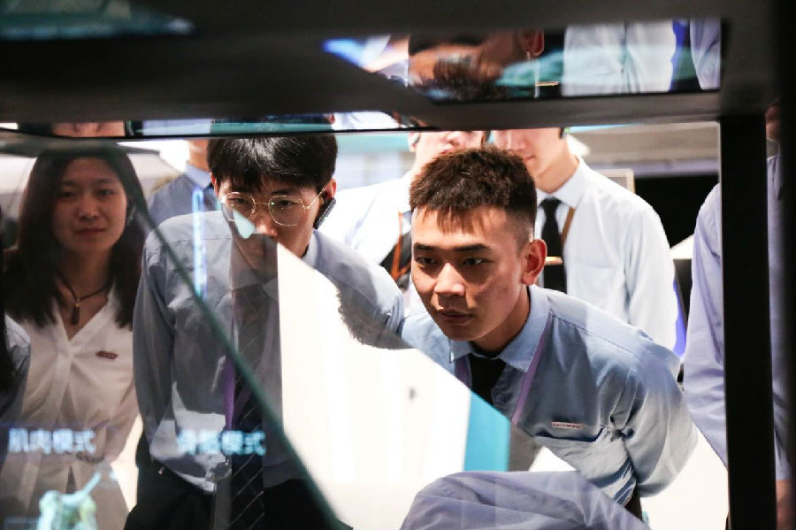 八维职业学校锻造未来数字精英技术人才引领未来就业新风尚