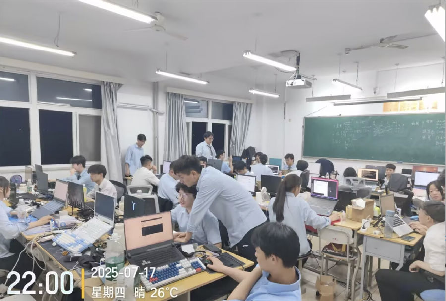 八维职业学校解锁人工智能黄金四类项目赛道铸就未来科技精英的摇篮