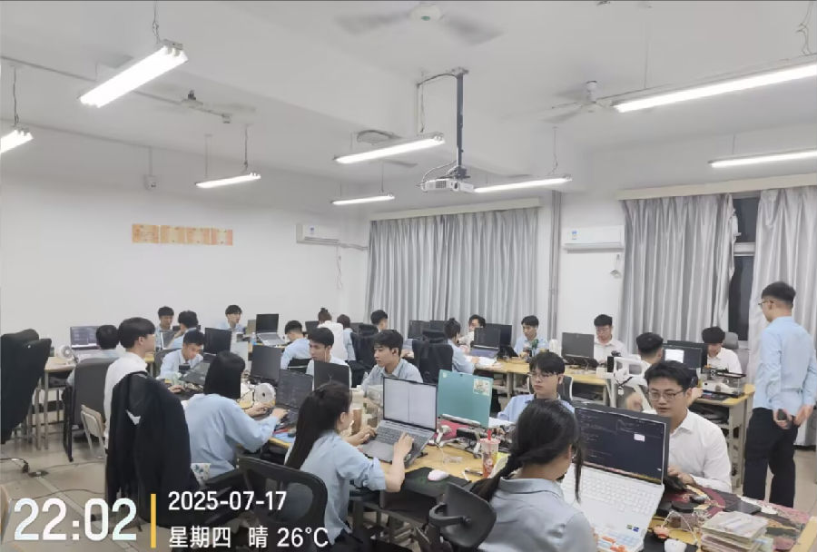 八维职业学校解锁人工智能黄金四类项目赛道铸就未来科技精英的摇篮