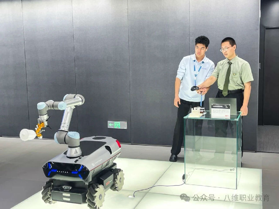 八维职业学校解锁人工智能科技前沿新密码照亮未来科技的无垠征途