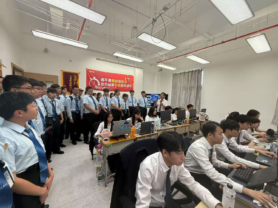 八维职业学校点燃人工智能领域科技梦想引领学子探索开启未来职场精英道路