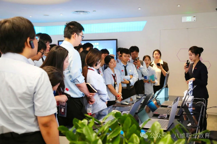 八维职业学校把握未来职业趋势铸就未来职场就业辉煌之路