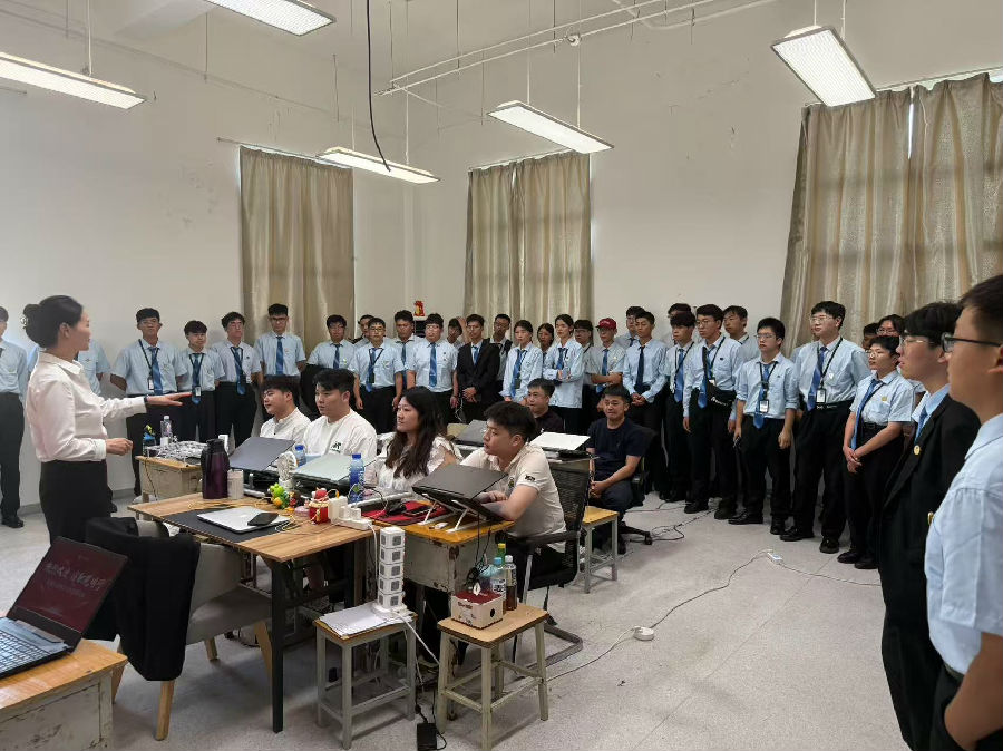 八维职业学校把握未来职业趋势铸就未来职场就业辉煌之路