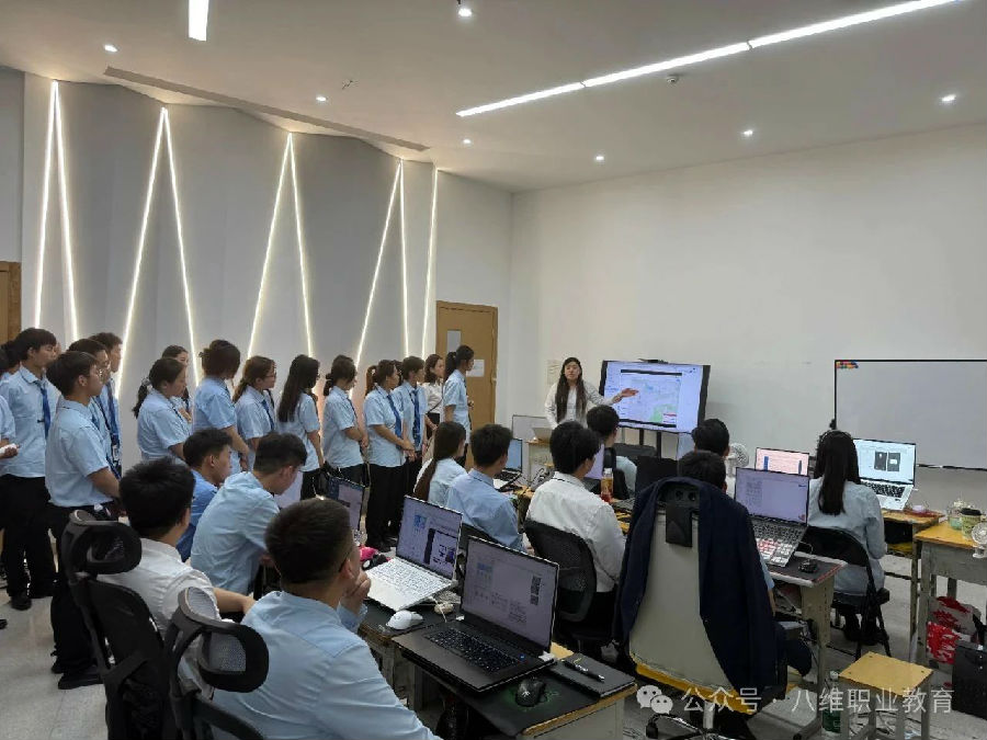 八维职业学校数字技能人才培育高地开启未来职场就业新篇章