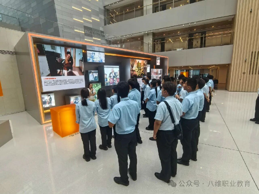 八维职业学校学子去阿里体验电商文化，去百度探索智能驾驶体感