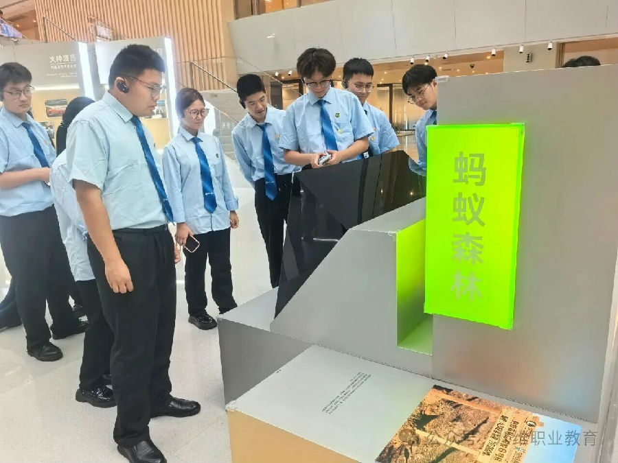 八维职业学校学子去阿里体验电商文化，去百度探索智能驾驶体感