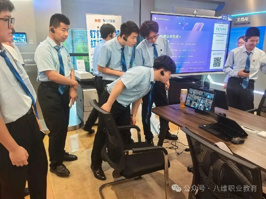 八维职业学校学子去阿里体验电商文化，去百度探索智能驾驶体感