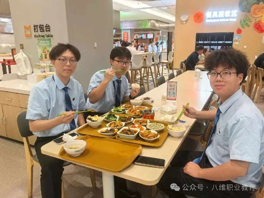 八维职业学校学子去阿里体验电商文化，去百度探索智能驾驶体感