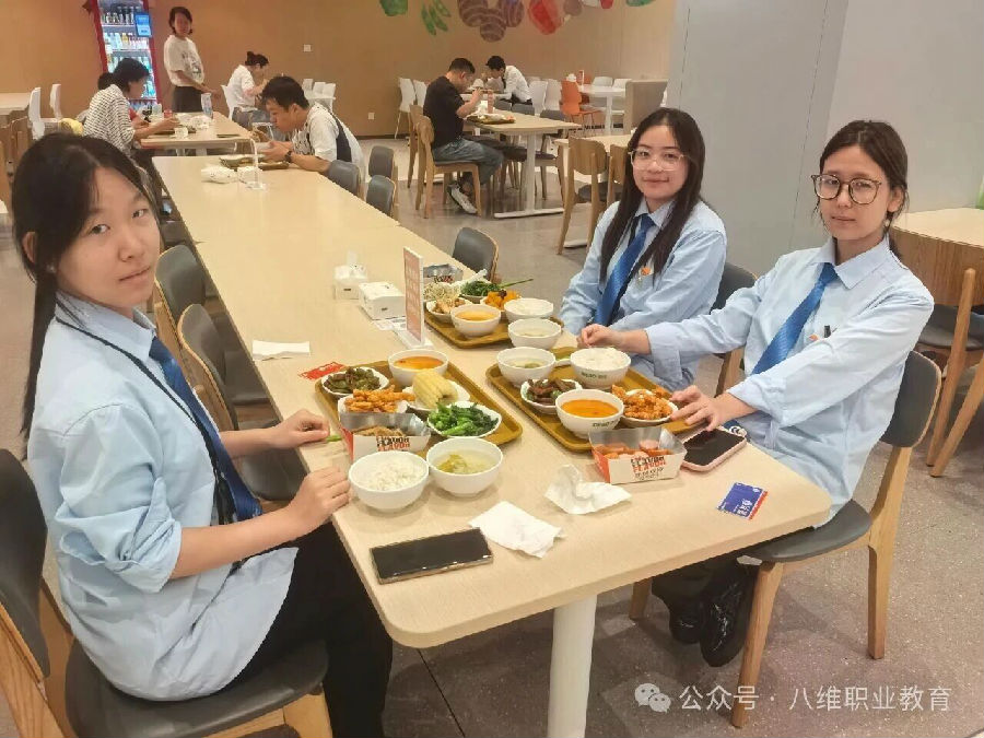 八维职业学校学子去阿里体验电商文化，去百度探索智能驾驶体感