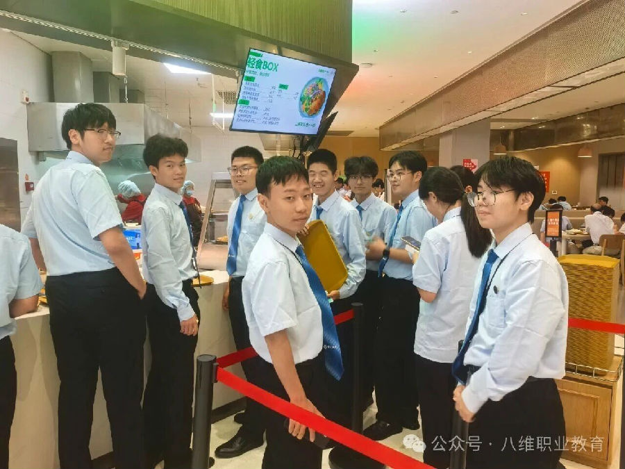 八维职业学校学子去阿里体验电商文化，去百度探索智能驾驶体感