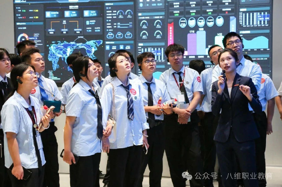 八维职业学校引领未来科技新风尚开启人工智能职梦新征程