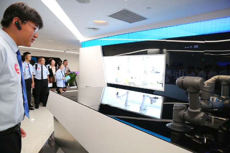 八维职业学校三阶赋能教育体系打造未来数字领域科技领袖