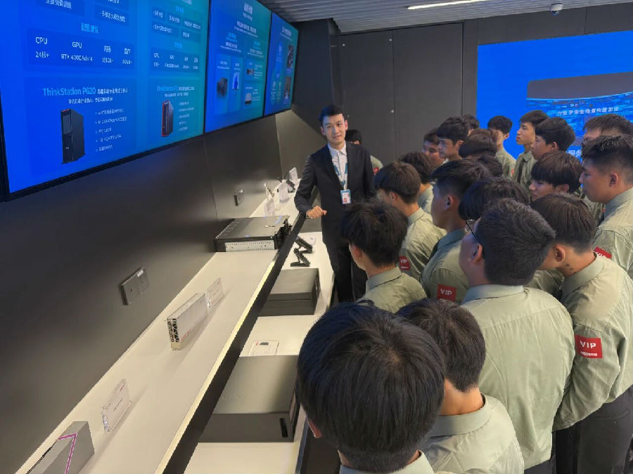 八维职业学校洞察人工智能科技先机铸就职场硬实力