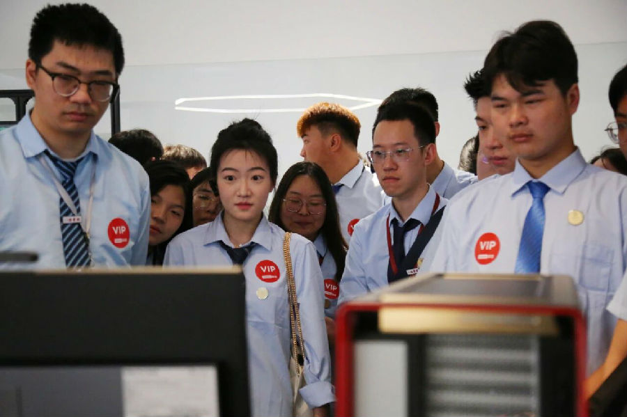 八维教育解码数字化时代的职业教育新范式让技能学习与时代需求同频共振