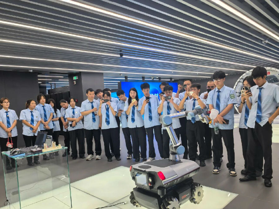 八维职业学校如何让您的孩子成为名企疯抢的香饽饽