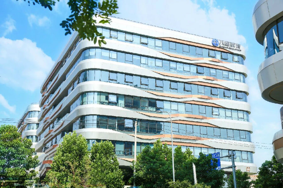 八维职业学校人工智能专业抢占未来黄金赛道为孩子铺就就业高起点