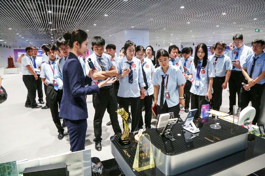 八维职业学校AI智能体训练营0元抢占百亿智能体时代入场券开启AI时代职业快车道