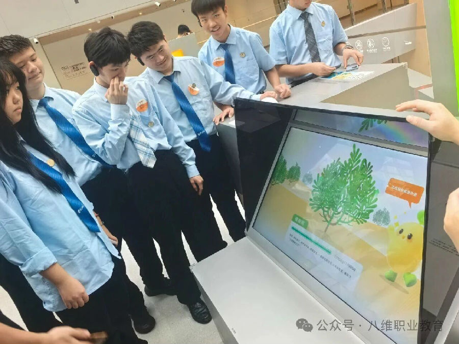 八维职业学校精准对接市场需求的数字技能清单打造数字技能人才培养计划