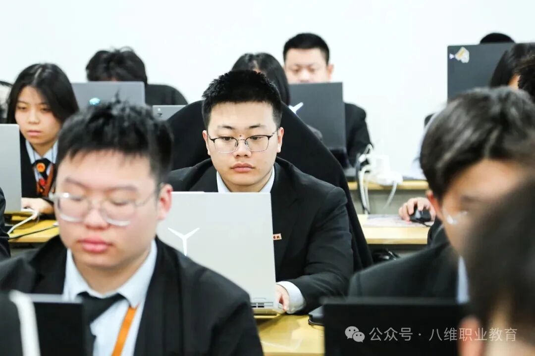 八维职业学校用硬核技能打造未来无忧的数字精英为青少年铺就成才坦途