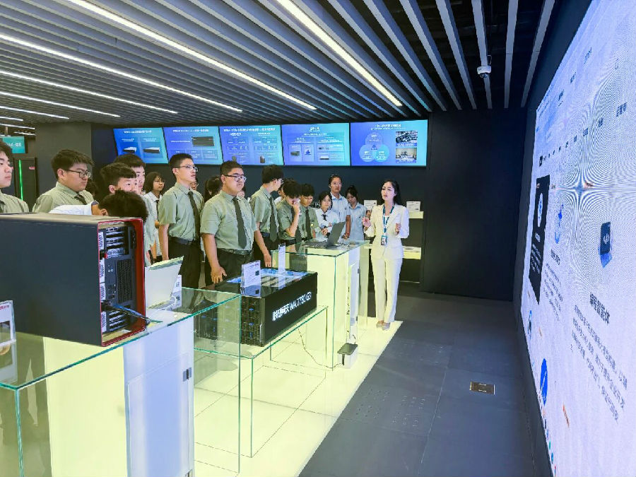 八维职业学校锚定科技时代风口助力学子领跑未来通信赛道