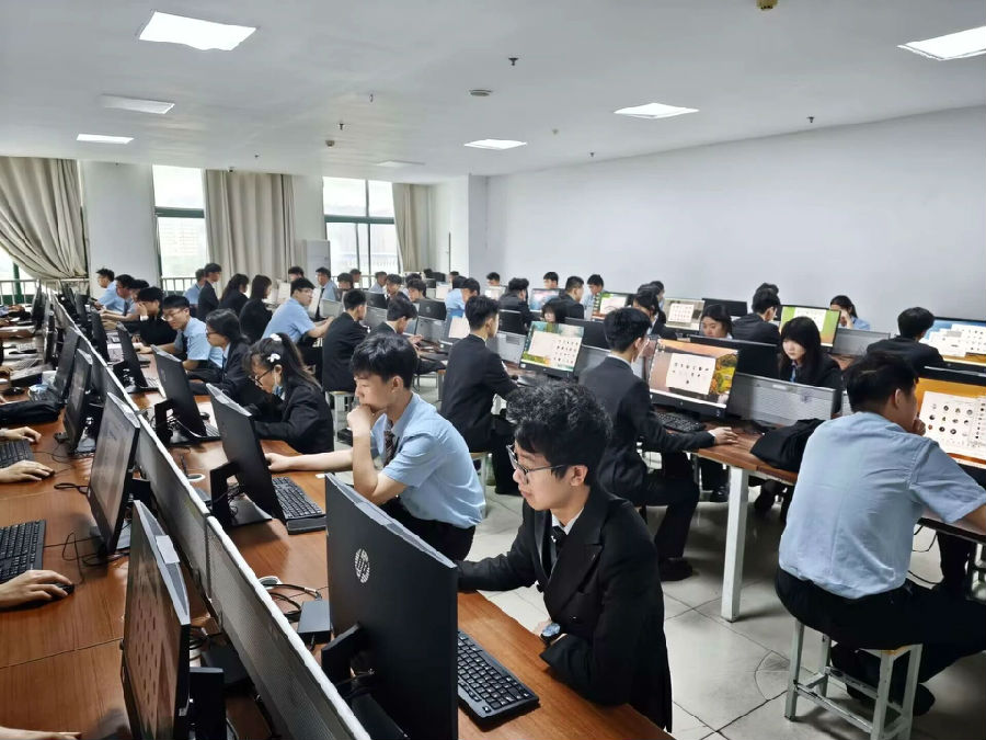 八维职业学校深耕智能经济黄金赛道打造不可替代的职场硬实力让孩子赢在起跑线