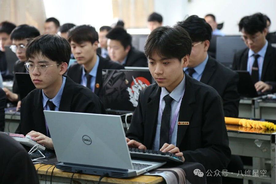 八维职业学校把游戏爱好炼成黄金职业开启学子们的游戏职业新篇章