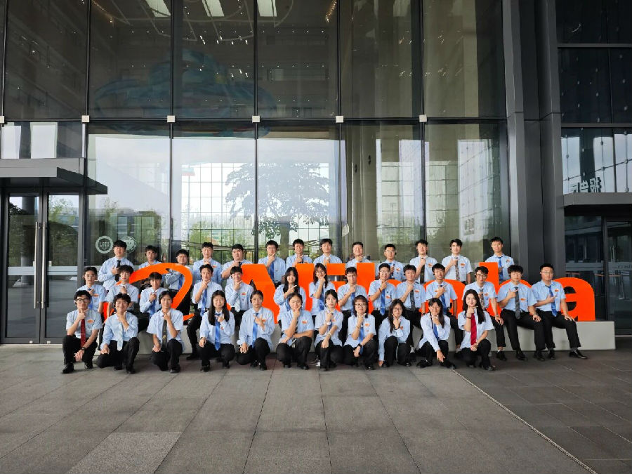 八维职业学校用AI智能体为学子铺就黄金就业路助力平凡学子闪耀AI时代