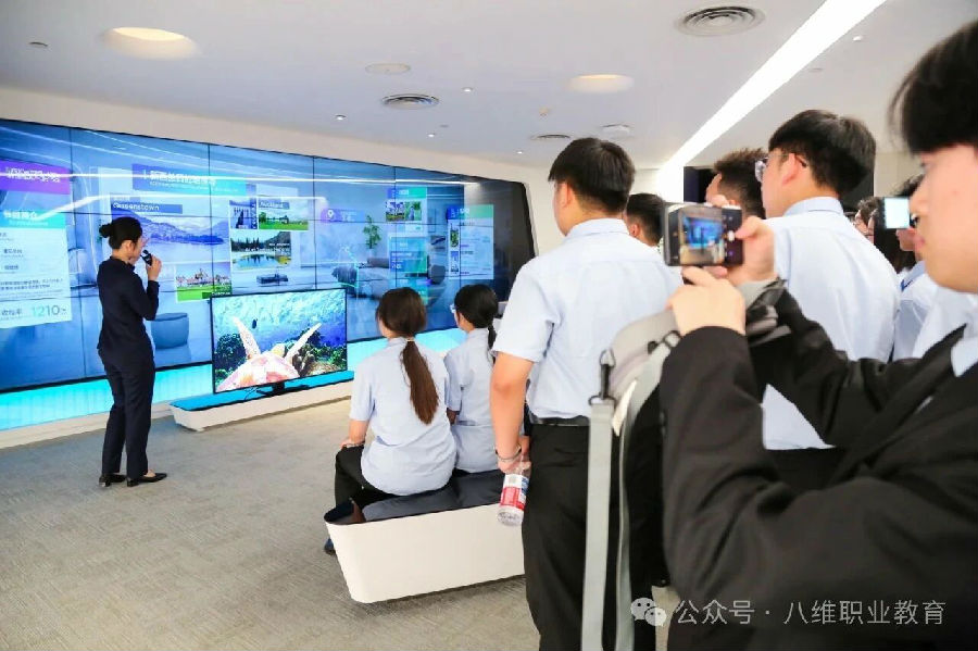八维职业学校用AI智能体为学子铺就黄金就业路助力平凡学子闪耀AI时代