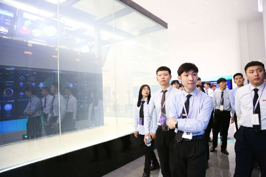 八维职业学校用AI智能体为学子铺就黄金就业路助力平凡学子闪耀AI时代