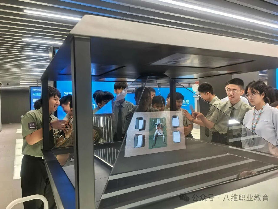 八维职业学校以技能赋能定义职教黄金标准打造优质就业的硬核竞争力