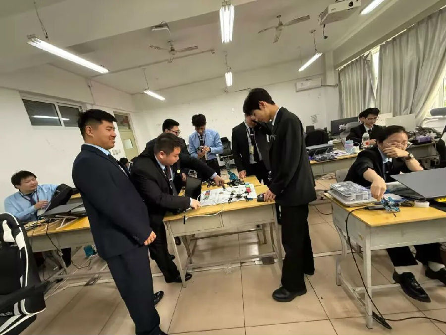 八维教育低空经济黄金赛道领跑者助你抢占未来职业制高点