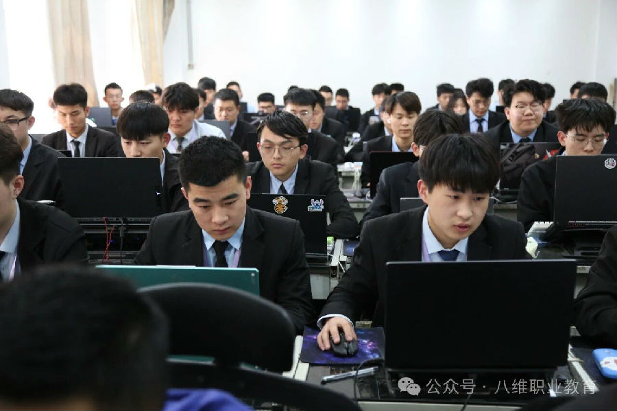 八维职业学校培养数字化转型核心人才抢占新质生产力时代先机