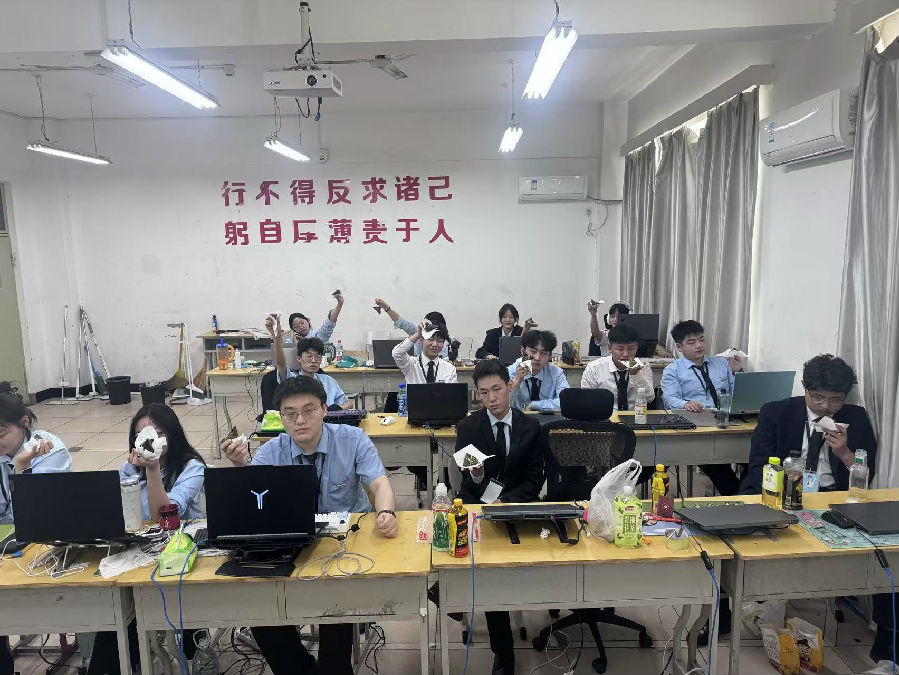 八维职业学校解码数字化时代人才红利开启未来复合型精英人才黄金时代