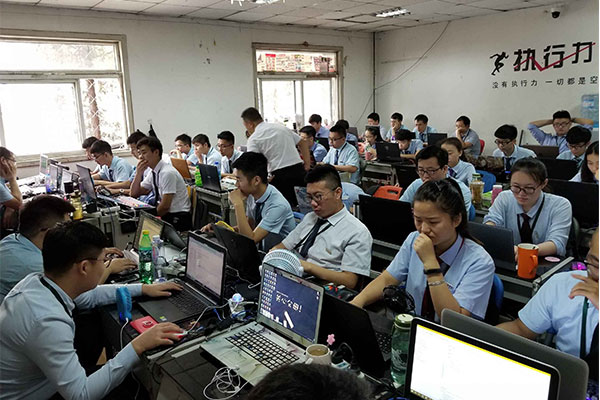 八维职业学校网络工程专业学子学习生活风采
