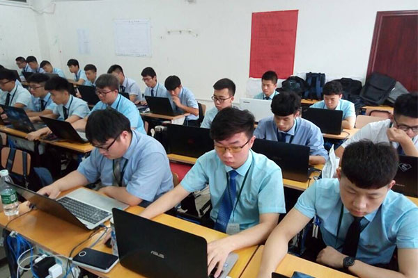 八维职业学校网络工程专业学子学习生活风采