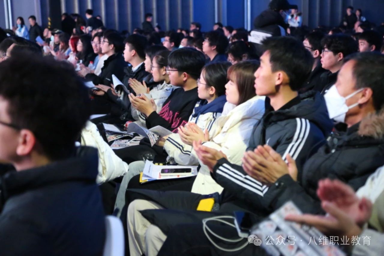 八维职业学校网络工程专业学子学习生活风采