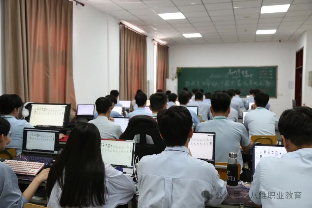 八维职业学校网络工程专业学子学习生活风采