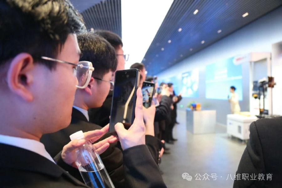 2026北京鸿蒙系统开发工程师培训后就业前景怎么样？八维职业学校为什么值的选择？