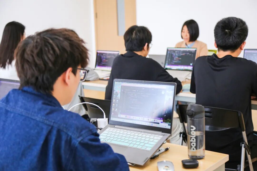 北京八维研修学院：硬核师资团队领航，引领学子从平凡到职场精英的蜕变之路