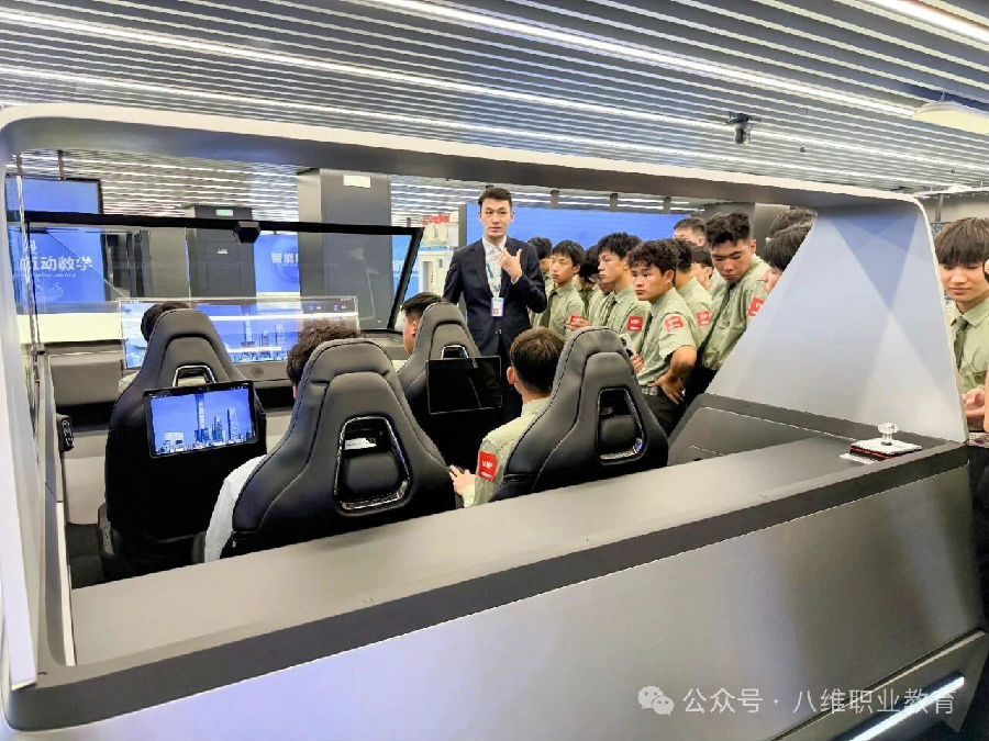八维职业学校：铺就智能制造精英之路，助力孩子成为AI时代稀缺人才