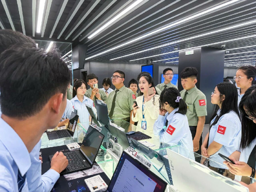 紧抓时代风口！八维职业学校用“人工智能+”赋能下一代核心竞争力，让孩子赢在未来的起跑线