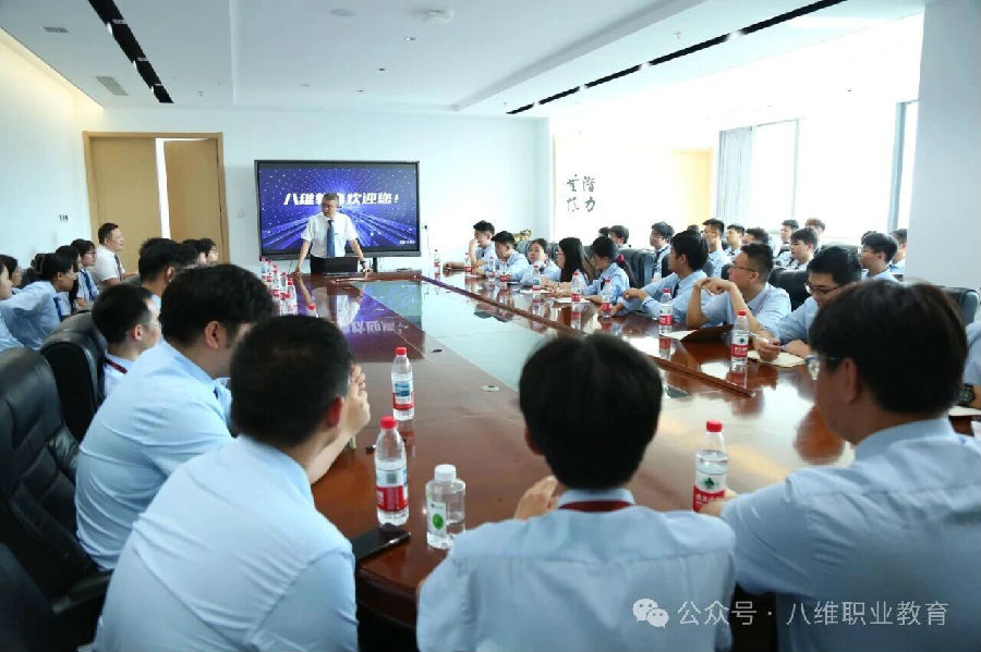 新质生产力赛道催生的职业黄金期，八维职业学校打造新质生产力时代的黄金职业起点，铸就下一代金领人才！